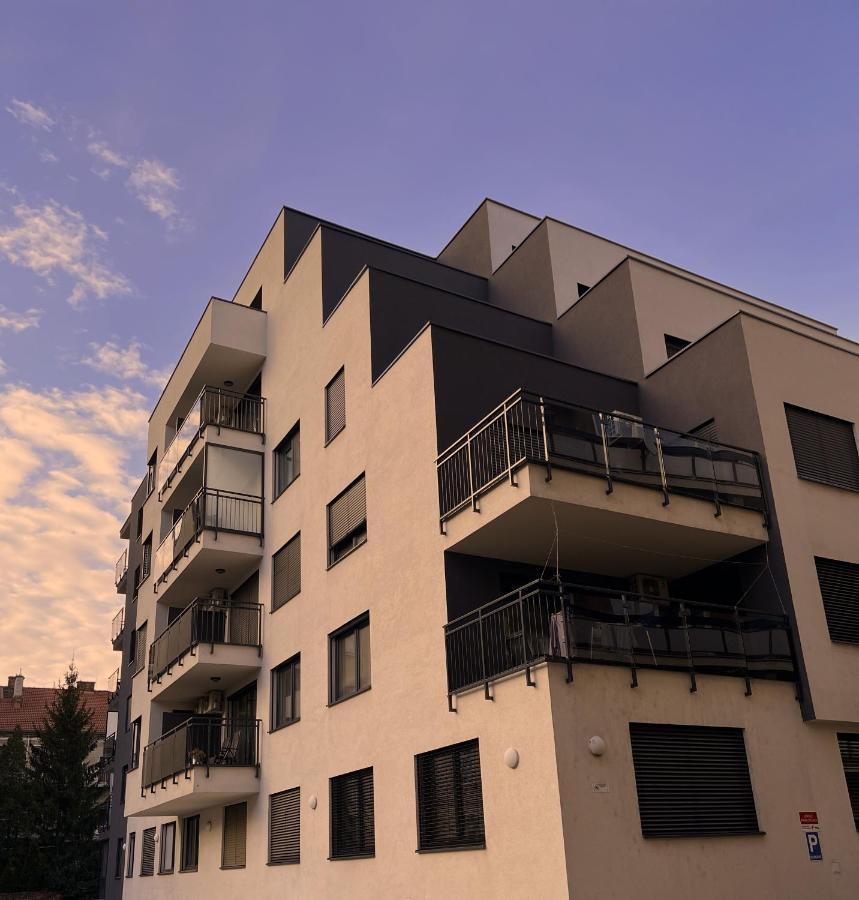 Elegant Escape Apartment I - City Centre Bratislava Eksteriør bilde
